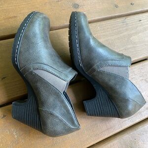 Croft & Borrow gray ankle boot, size 6.5